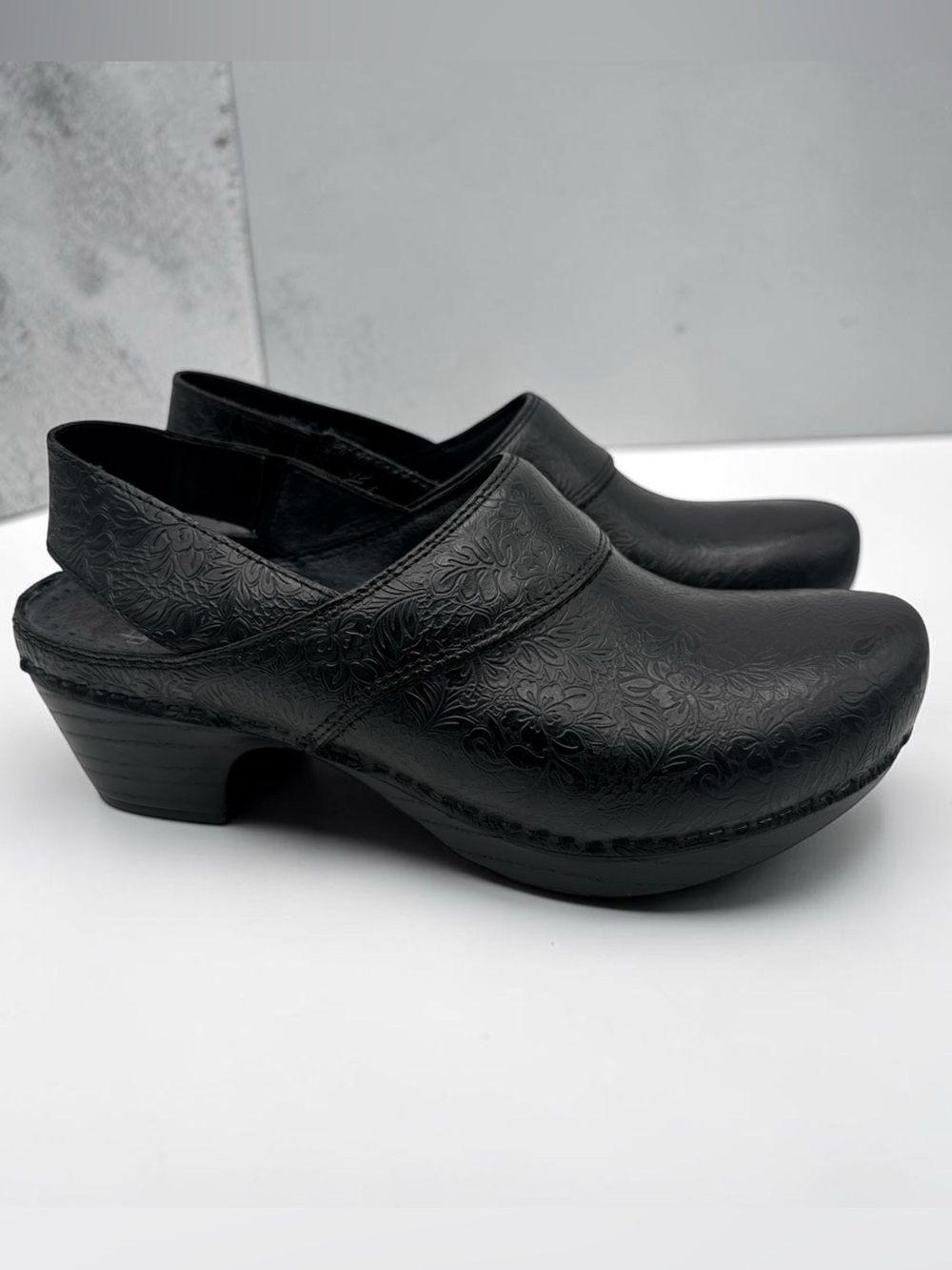 Dansko Pearl Slingback Clog Black Floral Tooled Women’s Size EU 39/ US 8.5-9